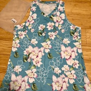 3/$15 💸NWT Tank (L)